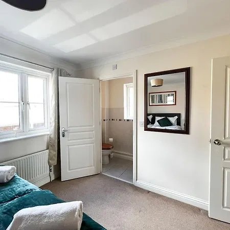 4 Bedroom House For Contractors,Family,Free Parking,Study,Internet In Ipswich Exterior photo