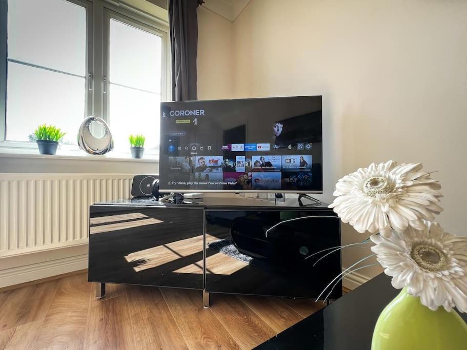 4 Bedroom House For Contractors,family,free Parking,study,internet In Ipswich